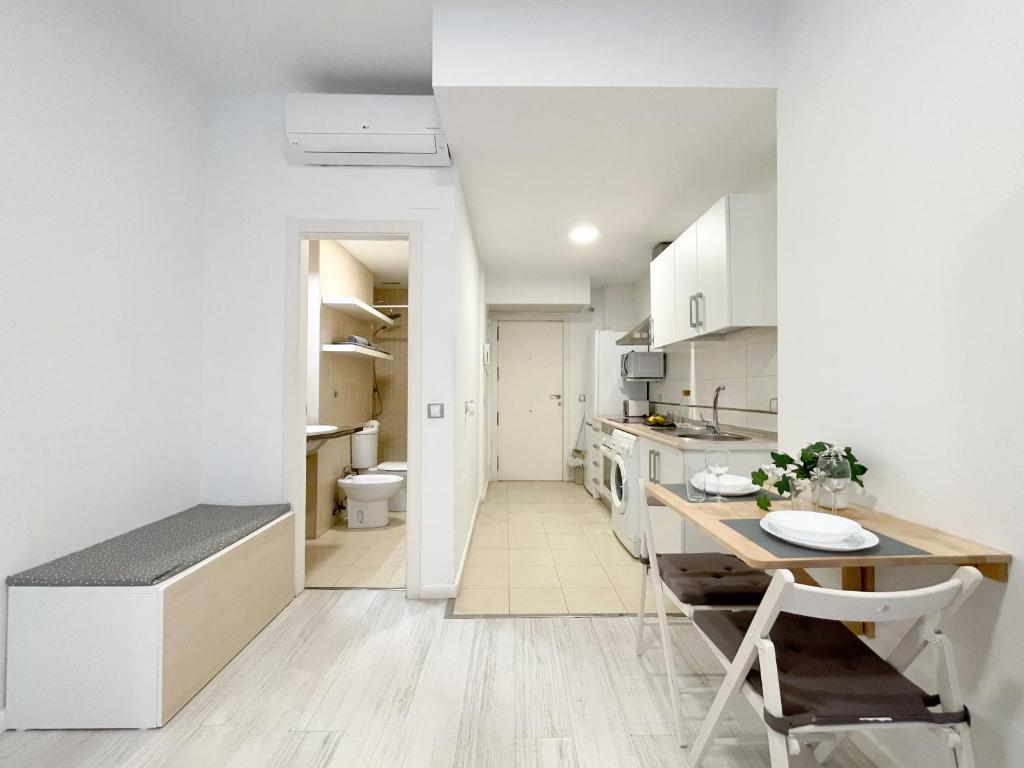 Kuchnia lub aneks kuchenny w obiekcie Estudio en Malaga centro