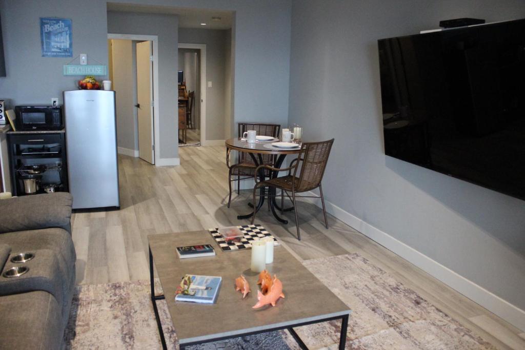 Kuchyň nebo kuchyňský kout v ubytování Edgewater sunrise apartment