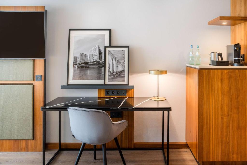 a desk with a chair in a room at Radisson Blu Hotel, Hamburg Airport in Hamburg