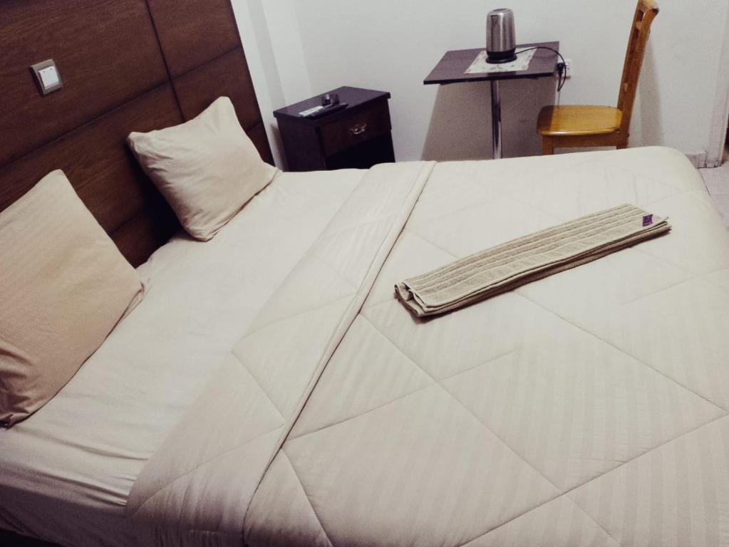 Ein Bett oder Betten in einem Zimmer der Unterkunft Amir Palace Hotel
