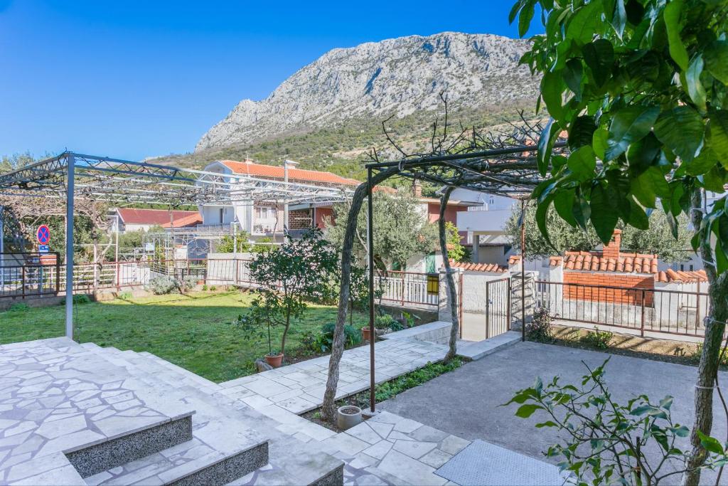 Nespecifikovaný výhled na hory nebo výhled na hory při pohledu z apartmánu