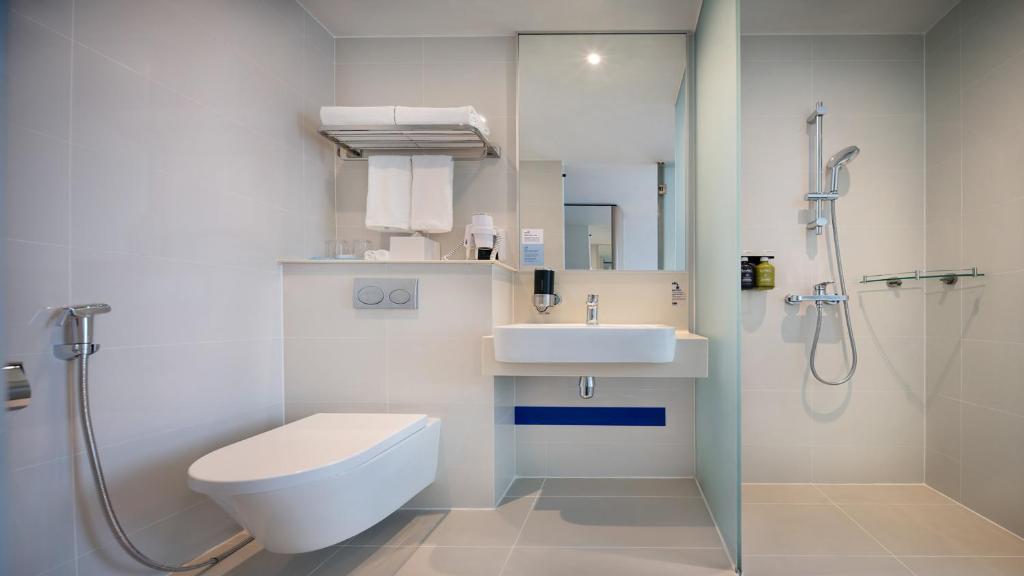Phòng tắm tại Holiday Inn Express Singapore Katong by IHG