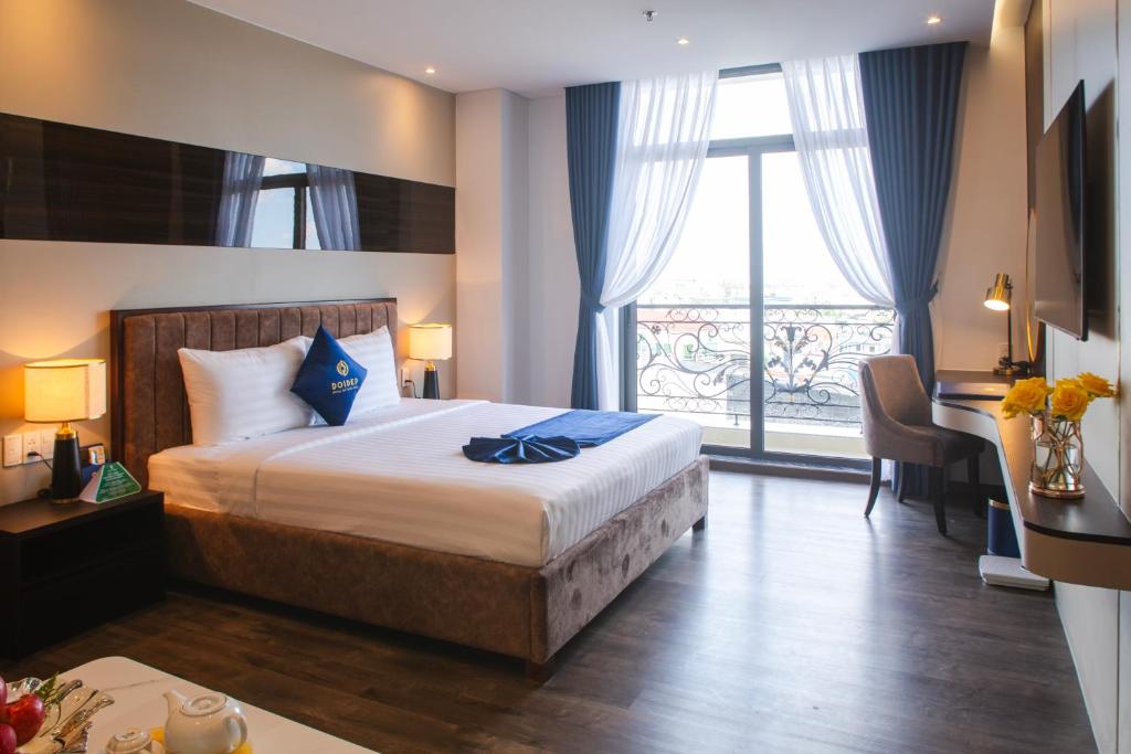 Suite có giường cỡ King với ban công