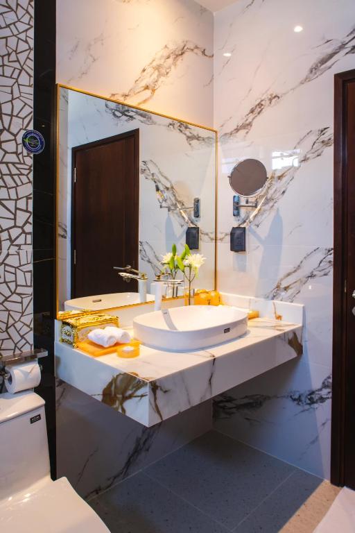 Suite có giường cỡ King với ban công