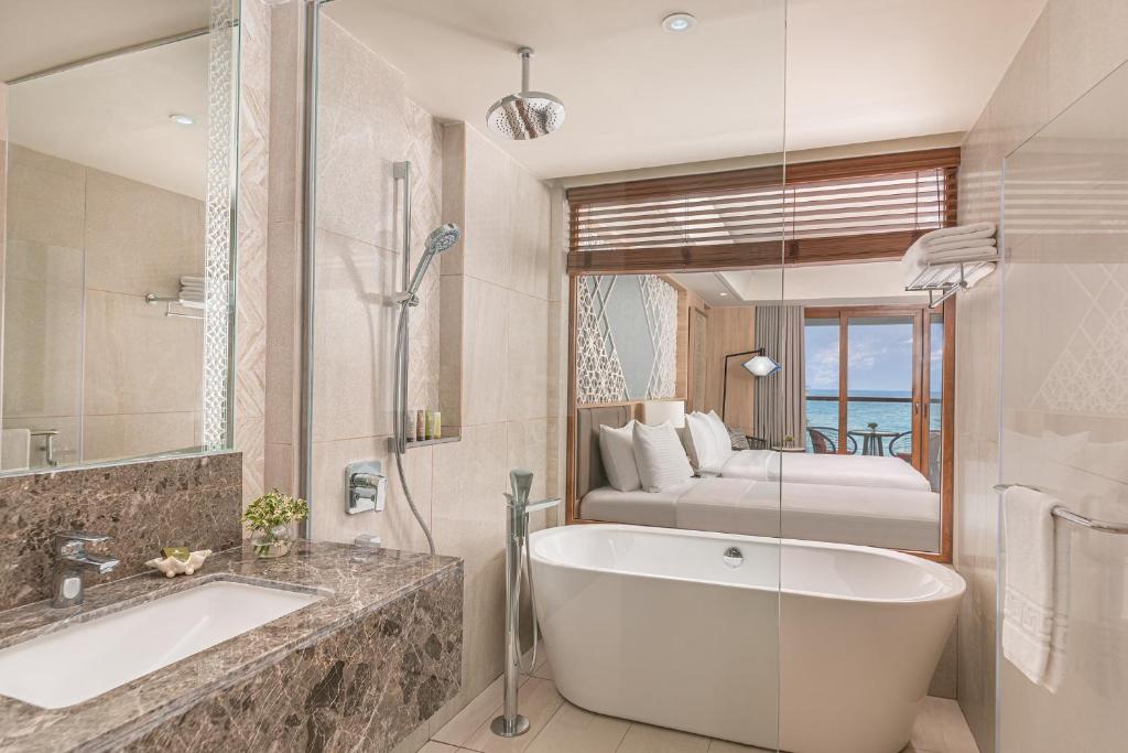 Henann Premier Coast Resort photo