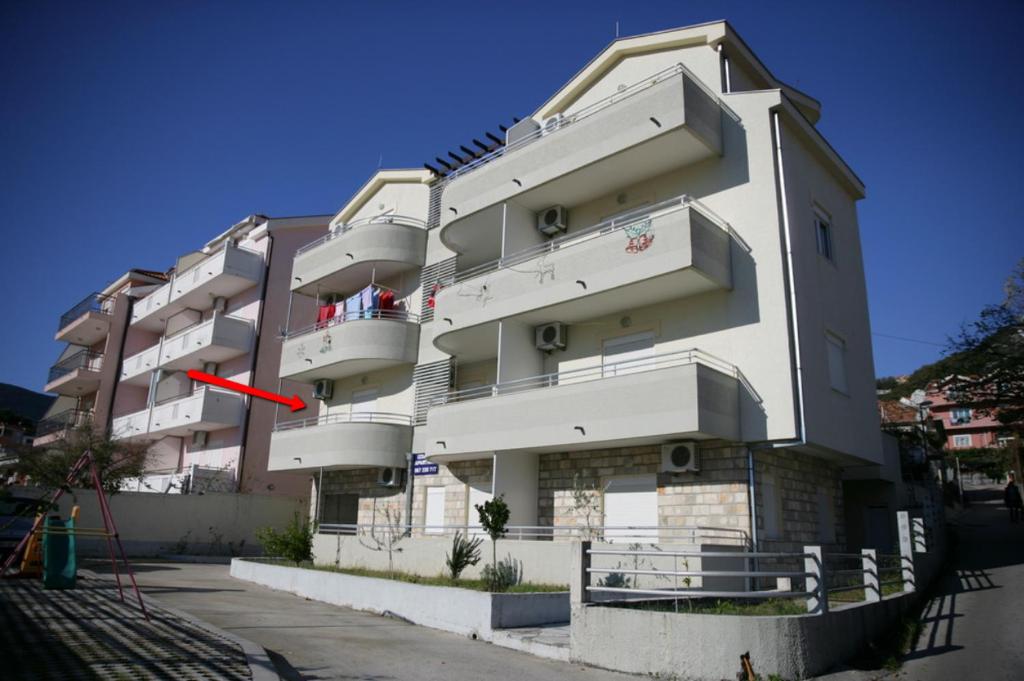 a building with a red arrow pointing to a building at Studio Apartment Danijela in Igalo