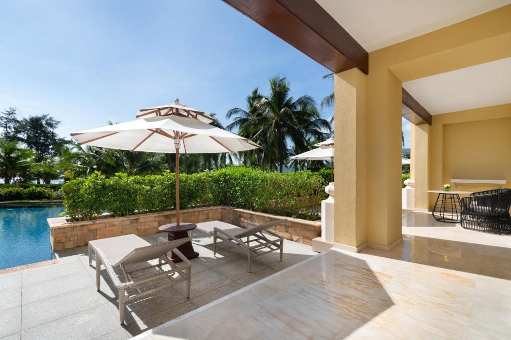 The Ritz-Carlton Sanya, Yalong Bay - Club Level Parlor King Suite With Pool Access