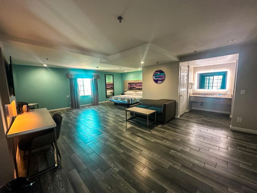 Wave Hotel Manhattan Beach - King Room