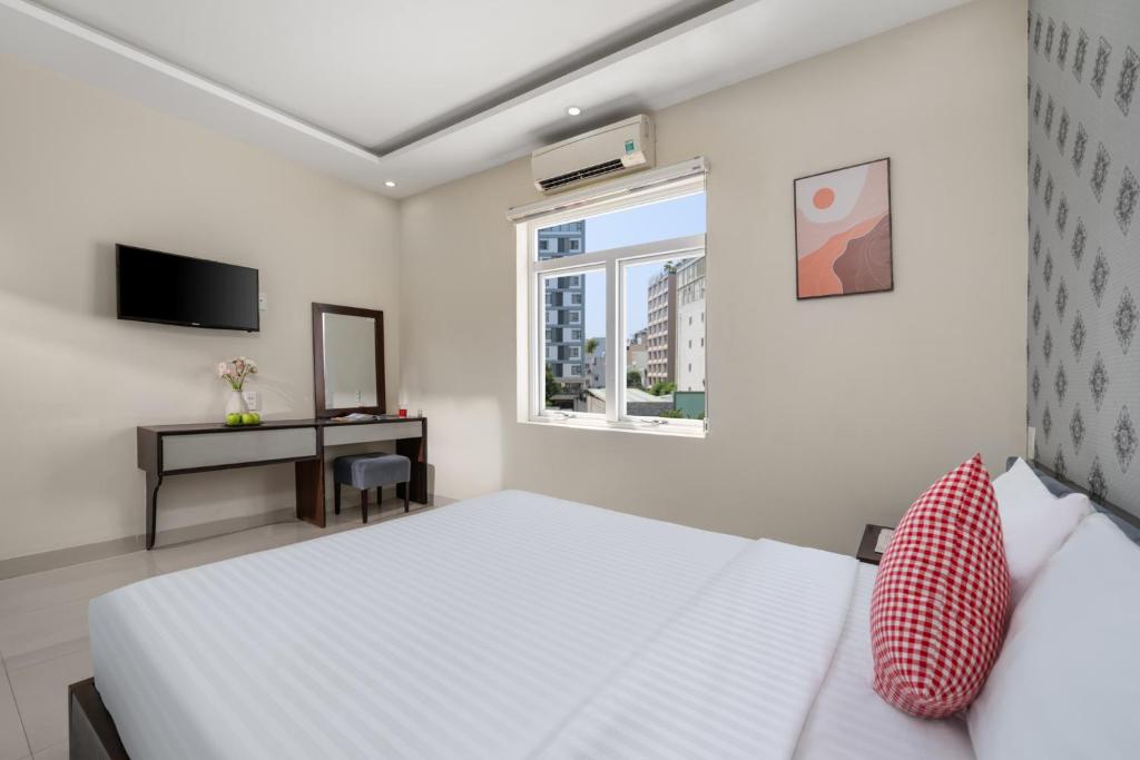 Giường trong phòng chung tại Hanoi Blue Beach Hotel