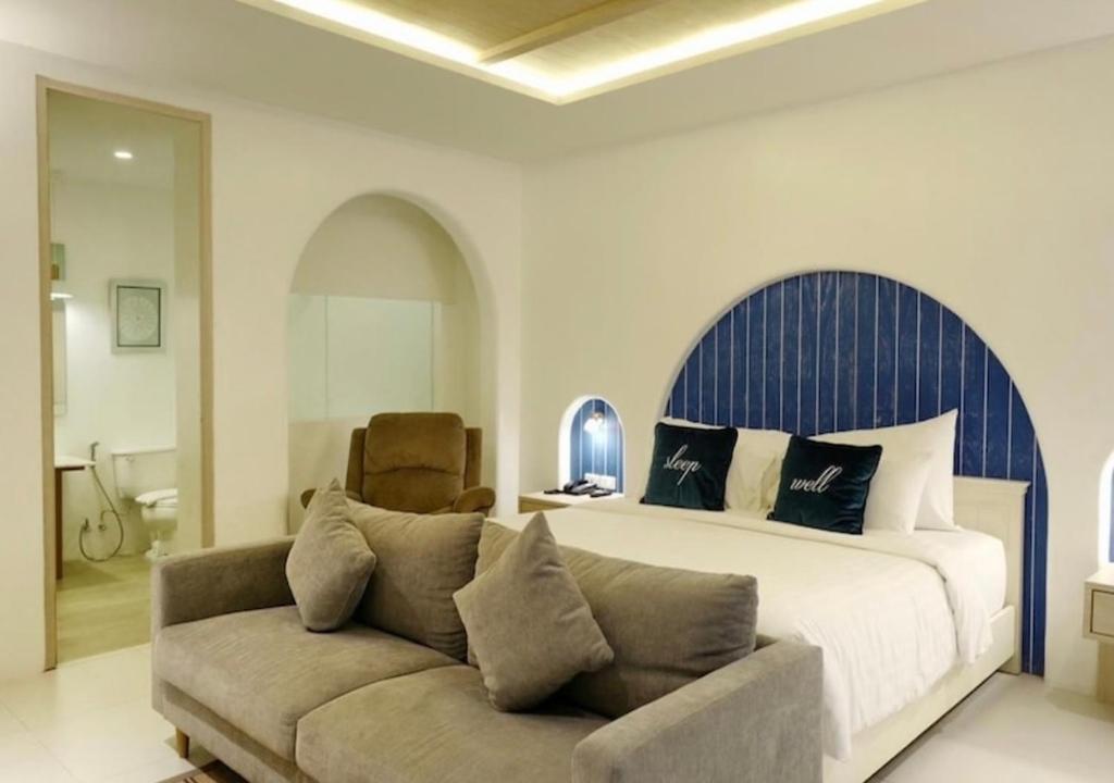 Costa Village Jacuzzi Bangsaray - Premier Studio