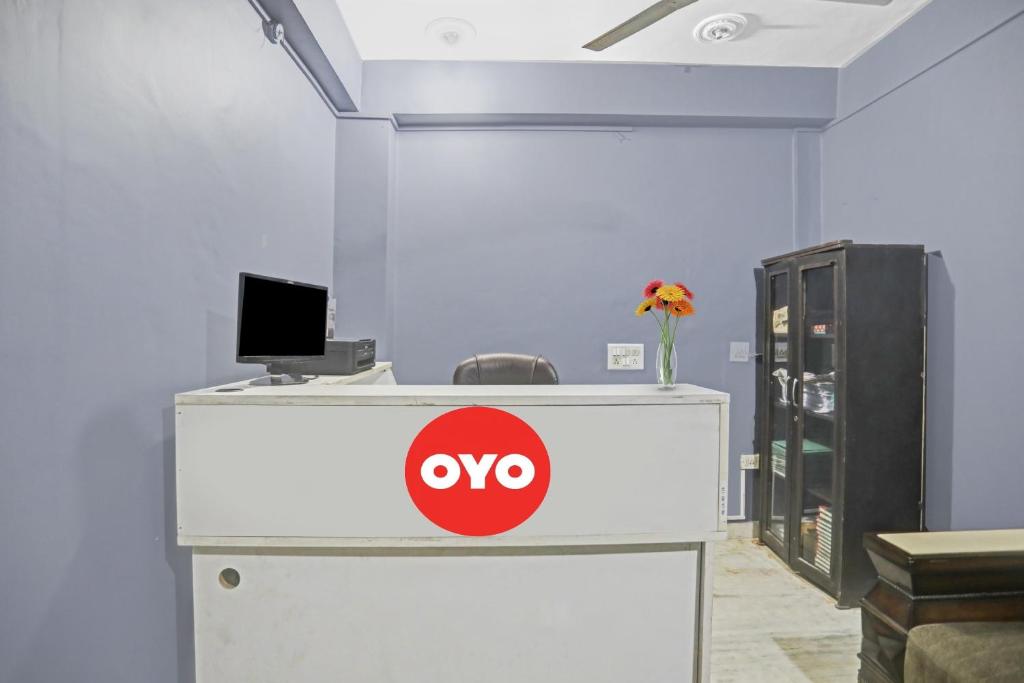 a xo logo on a white refrigerator in a room at Hotel Metro Inn Near Worlds Of Wonder in Kalkaji Devi