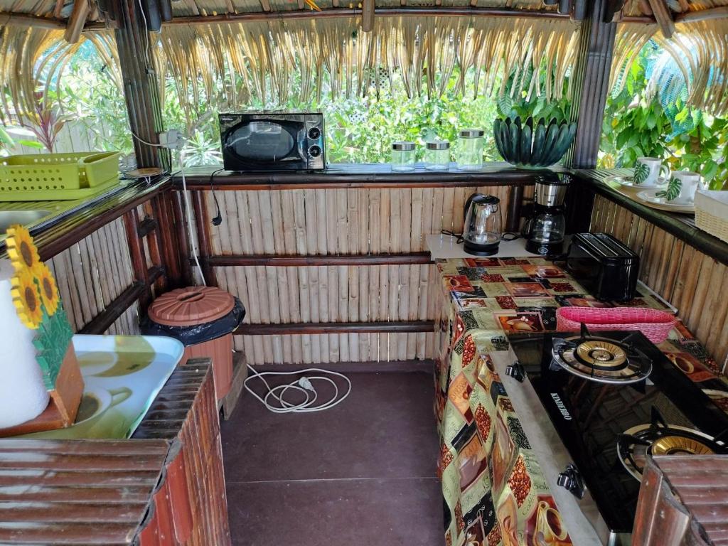 Kuchyň nebo kuchyňský kout v ubytování HITIRERE LODGE
