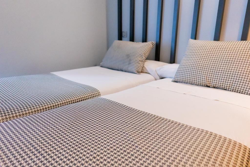 Postel nebo postele na pokoji v ubytování Hostal Carmen-Gran Vía