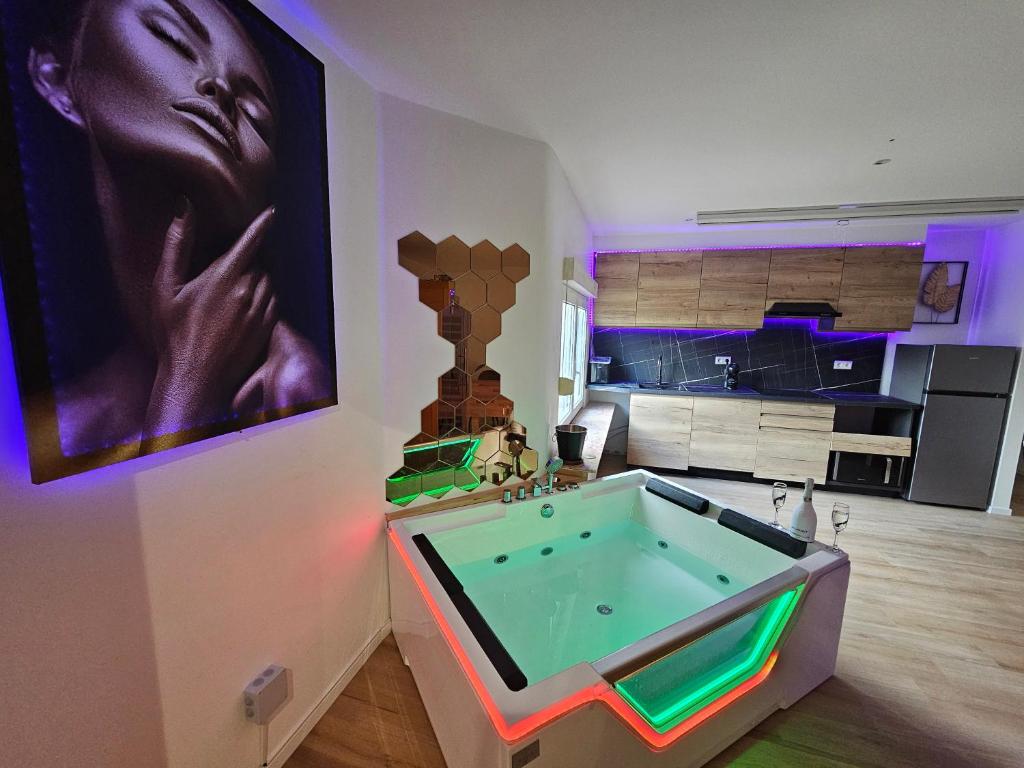Piljardilaud majutusasutuses Suite Spa, Jacuzzi & Sauna