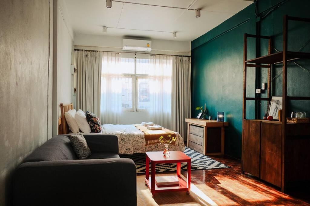 a living room with a couch and a bed at Artwork house good cozy apartment in Bang O