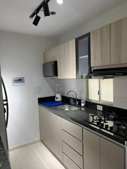 Kuchyň nebo kuchyňský kout v ubytování Hermoso Apartamento en Valledupar
