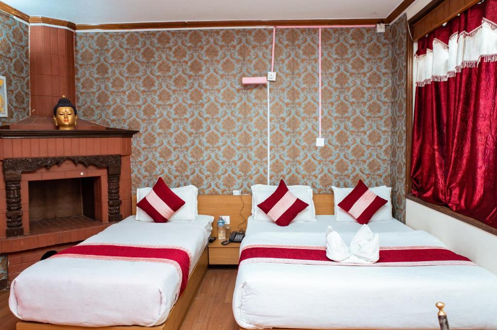 מיטה או מיטות בחדר ב-Kusum Hotel