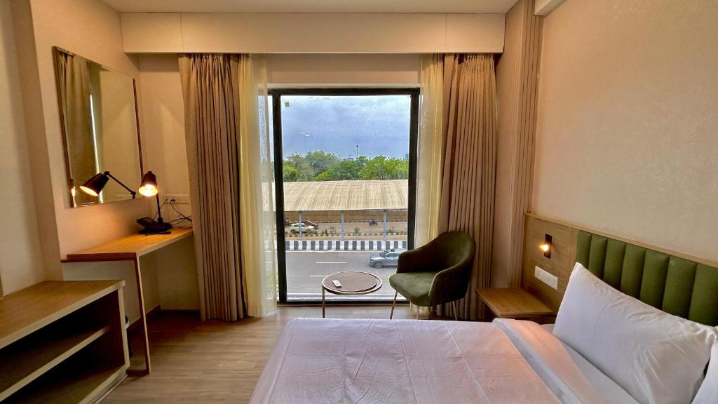 Postel nebo postele na pokoji v ubytování Hotel Limon & Banquet Sector 29, Gurgaon