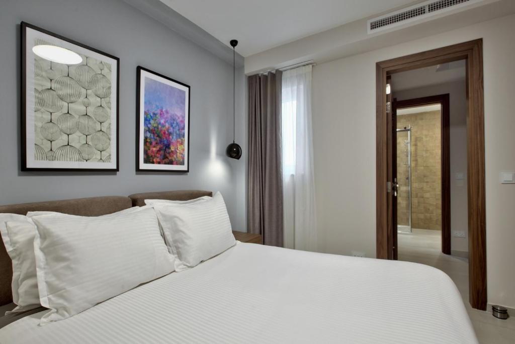 Sea Front Spacious Valletta Views Apartments - 15