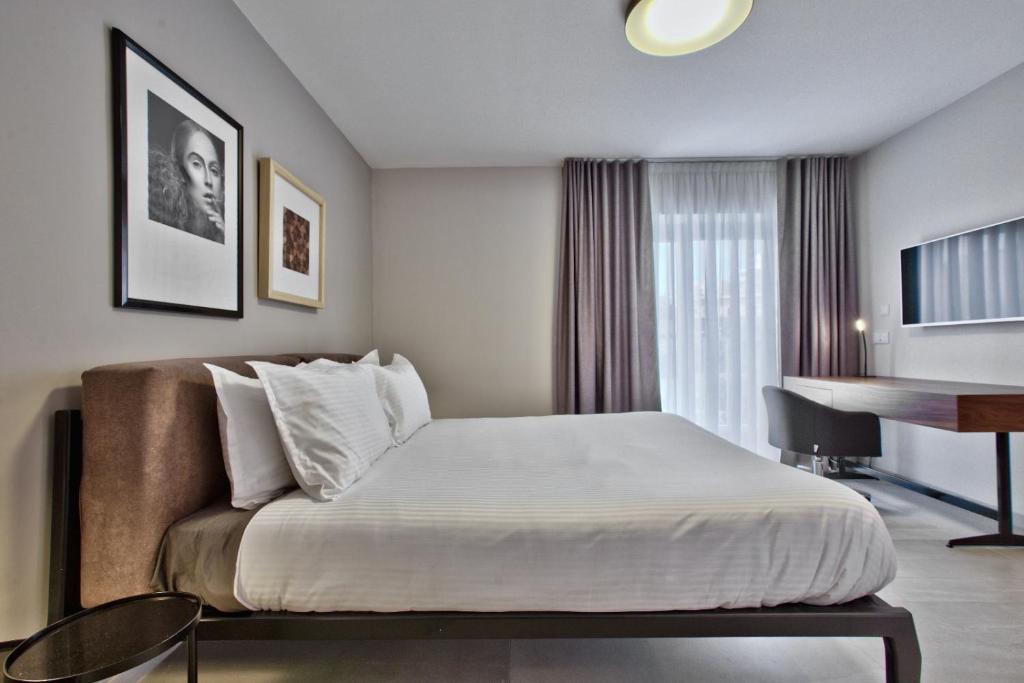 Sea Front Spacious Valletta Views Apartments - 10