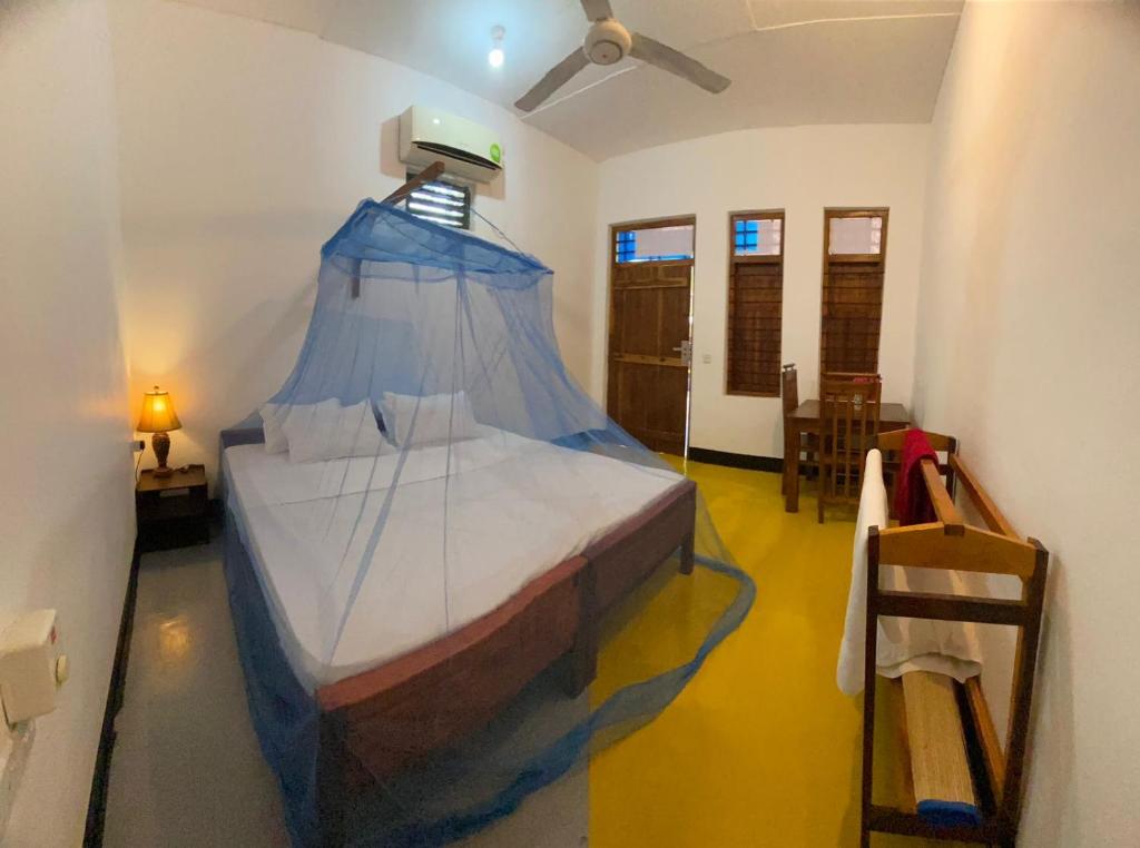 Postel nebo postele na pokoji v ubytování Aaliya Bay