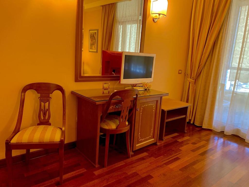 TV a/nebo společenská místnost v ubytování Hotel Firenze