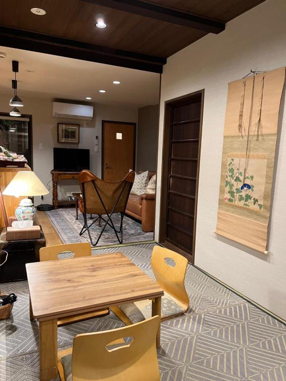 Posezení v ubytování Imakumano Terrace - Kenzan An 乾山庵