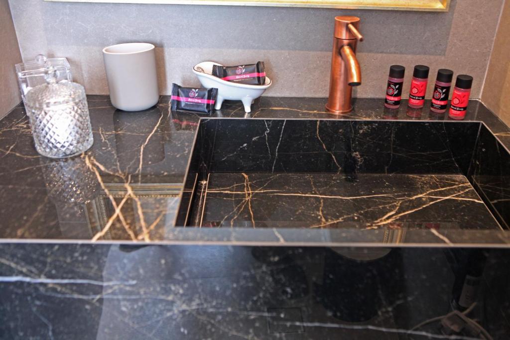 IPELHOME-Avissinias Boutique Apartments - 11