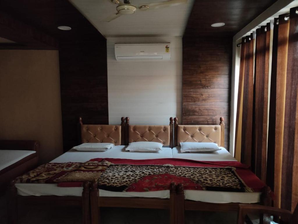 Shubhadra Guest House - Superior Family Room