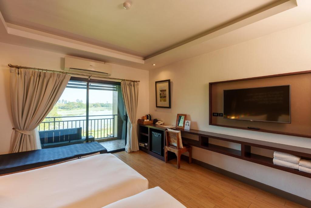 
Twin Room with Lake View
