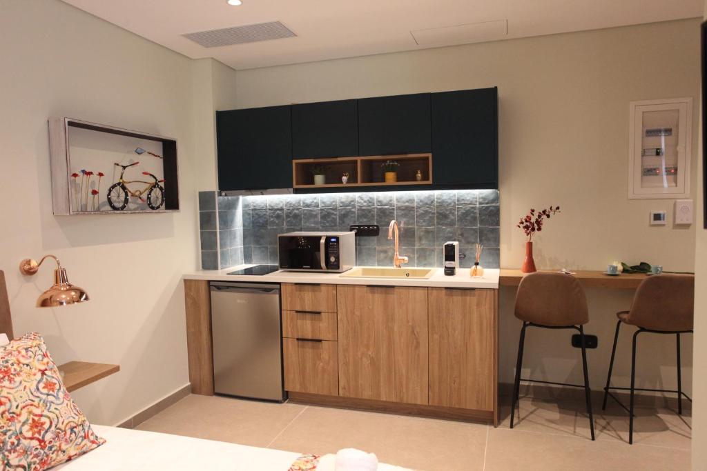 IPELHOME-Avissinias Boutique Apartments - 2