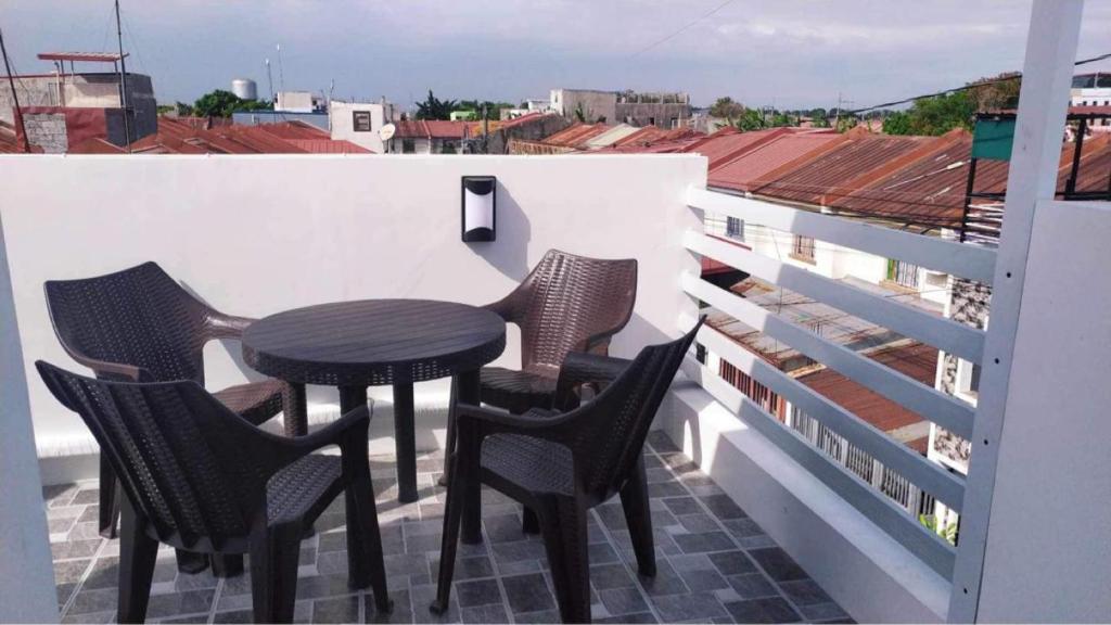 Saphir Townhouse 5 to 6 pax rooftop terrace, Cavite, Imus (updated