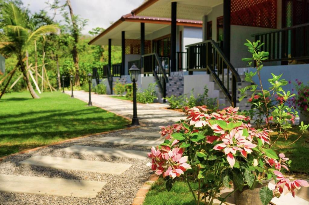 Seaside Sanctuary Bungalows - 8