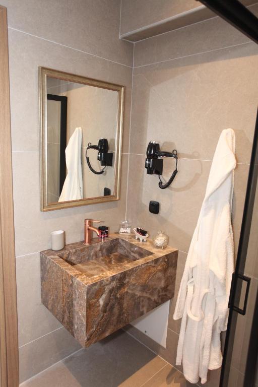 IPELHOME-Avissinias Boutique Apartments - 7