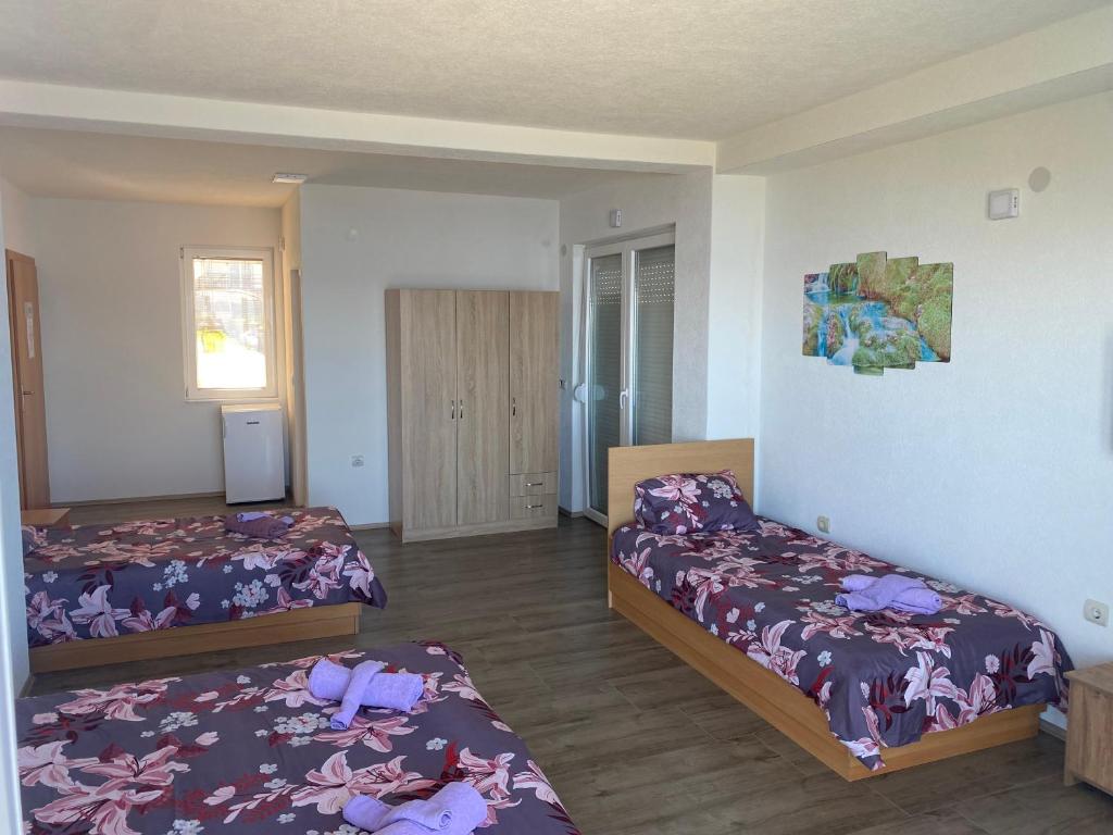 Postel nebo postele na pokoji v ubytování RISTESKI GUEST HOUSE