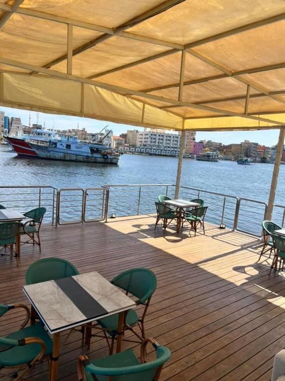 Výhled na řeku, která protéká v blízkosti hotelu