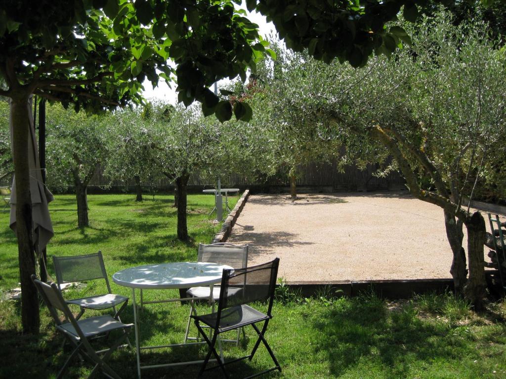 Ogród w obiekcie Cigaléo, Chambre d'hôtes dans le Var
