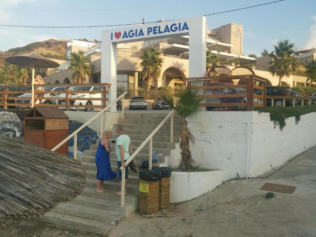 Hostia v ubytovaní Villa With 180 degree Sea View - Sleeps 2-6