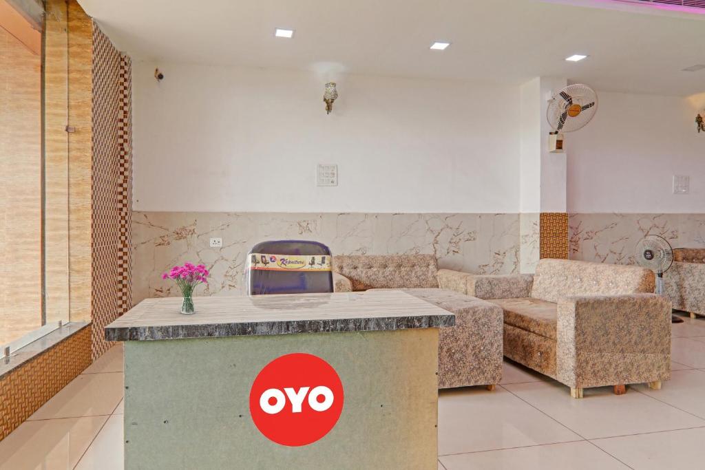 Gallery image of OYO Flagship Hotel Manu Grand in Juhi Bari