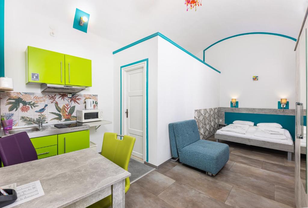 Amber Gardenview Studios Downtown - Resim 7