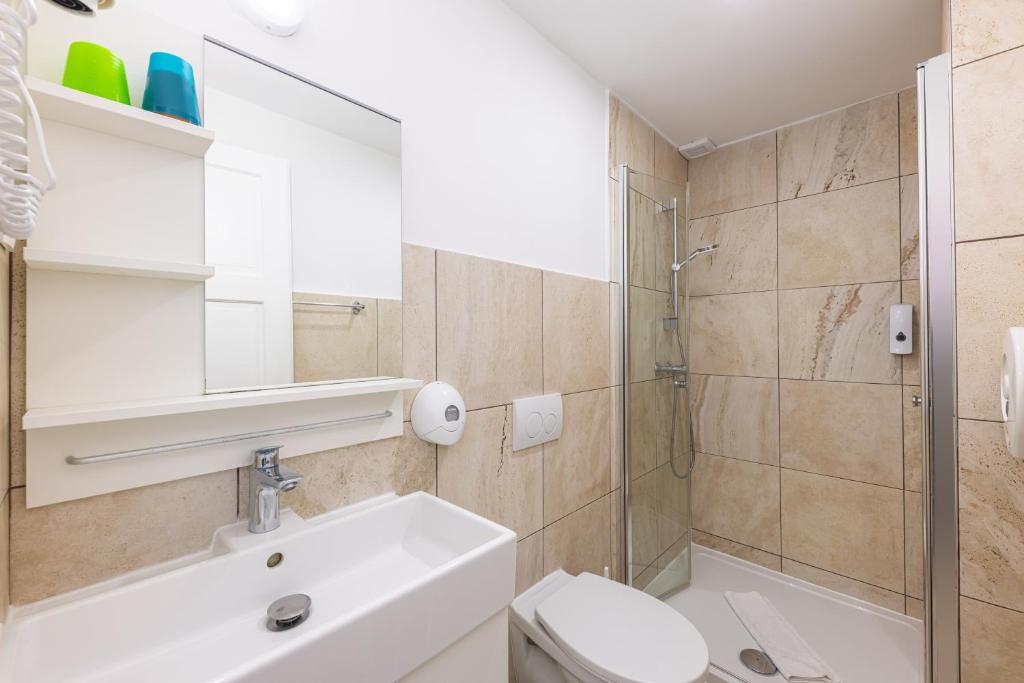 Amber Gardenview Studios Downtown - Resim 14