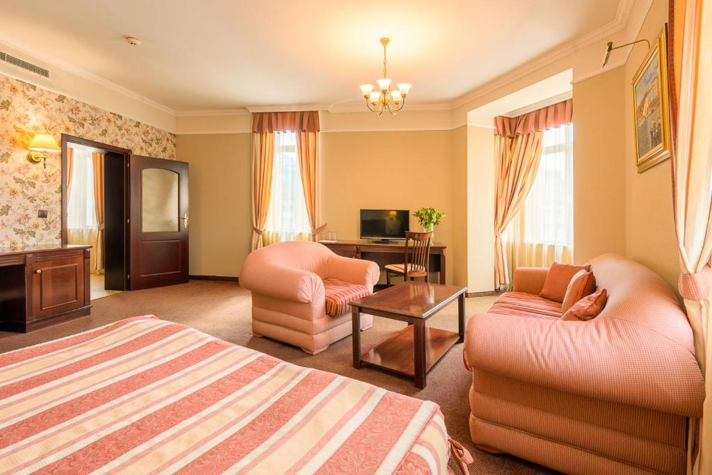 TV a/nebo společenská místnost v ubytování Boutique Splendid Hotel