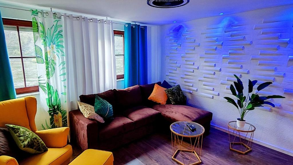 Afbeelding uit fotogalerij van Direkt am Rhein mit Burgblick nahe Rheinsteig bis 8 Personen, 2 Bäder, 4 Zimmer, Küche, Netflix in Kaub