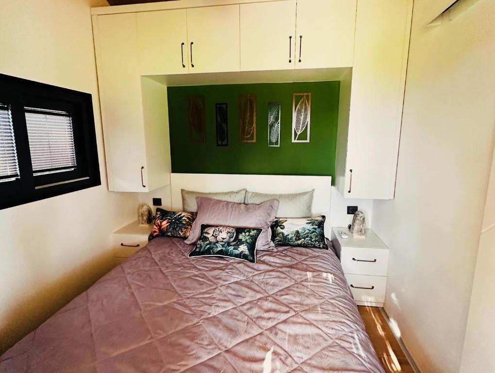 Postel nebo postele na pokoji v ubytování Yucca tiny house
