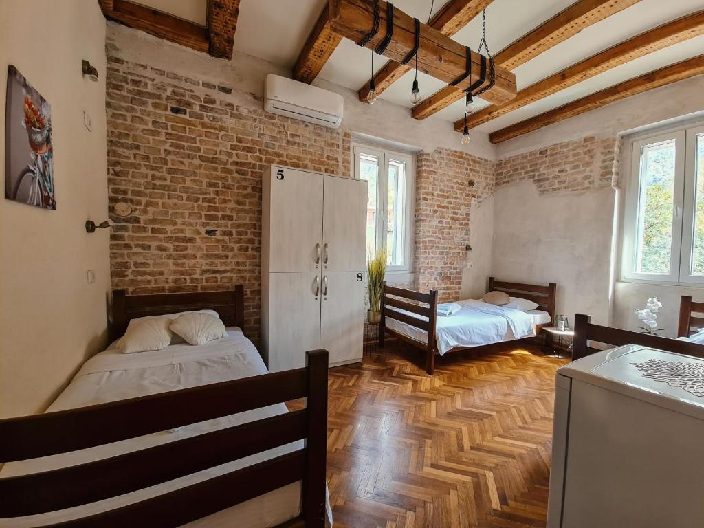 Step to Kotor bay Guesthouse - Standaard Driepersoonskamer
