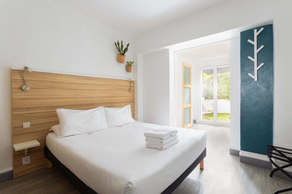 Postel nebo postele na pokoji v ubytování L'Oasis Hotel