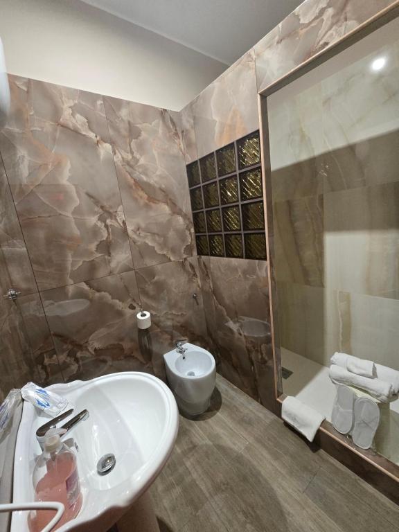 Un baño de Hotel Iris