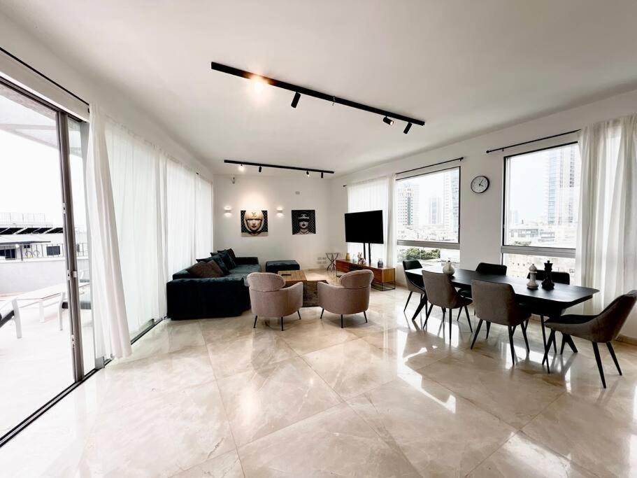 Photo inspiration: Picture Idea: 3Br Luxury Penthouse Privete Rooftop Seaview Tel Aviv Preços