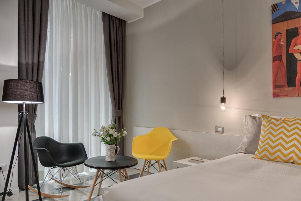 Postel nebo postele na pokoji v ubytování Navona Theatre Hotel