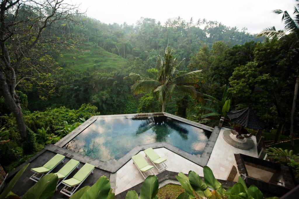 Swimming pool sa o malapit sa Beji Ubud Resort